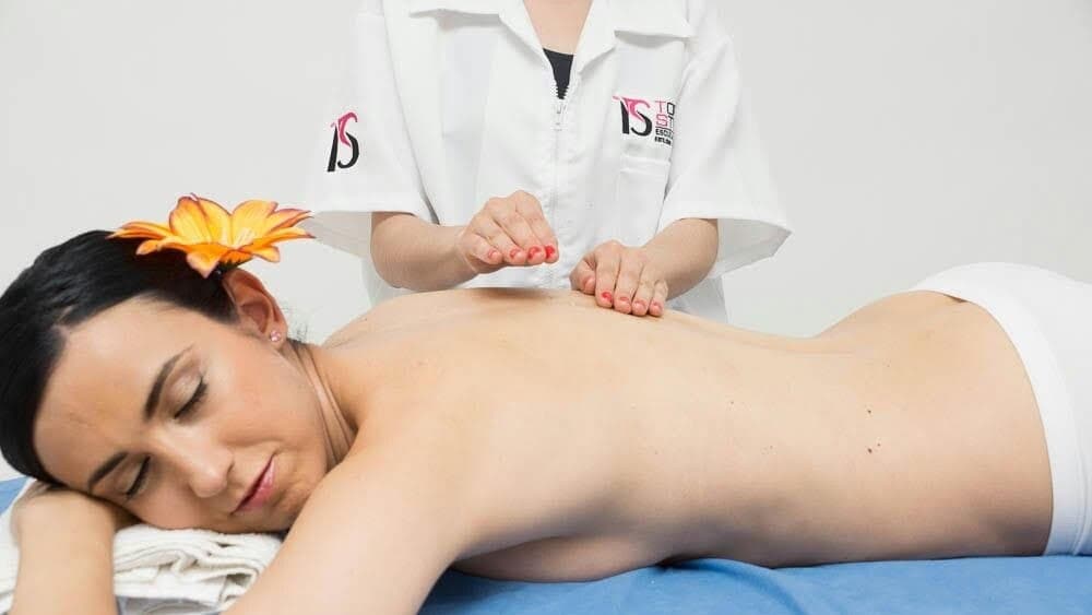 Masaje corporal y cosmetología profesional en Top Stylist Instituto